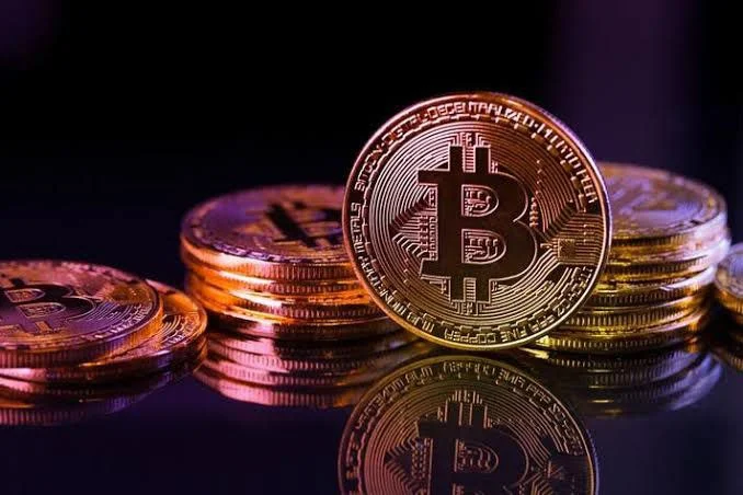 XRP vs Bitcoin: SEC के फैसले से तय होगा अगला क्रिप्टो किंग, बाजार में मचा घमासान
